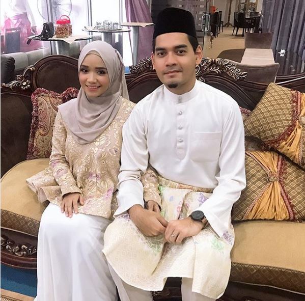 Ummi bersama suami, Dr. Mohd Izzar Anwari